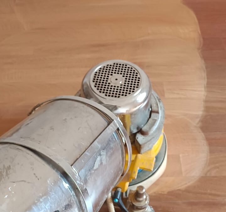 Levigatura vecchio Doussie